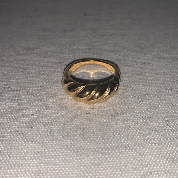 Croissant Shaped Gold Ring - Picture 5 of 5